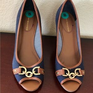 Tommy Hilfiger Blue and Brown Heels with Gold Chain